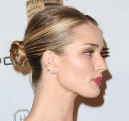 女明星 耳钉,璀璨耳钉映衬下的明星风采